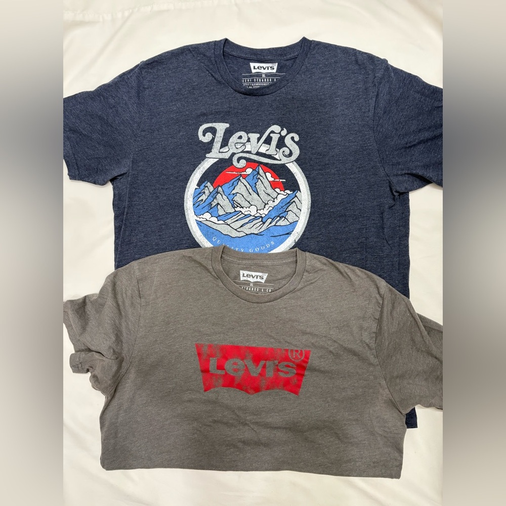 Men’s Levi’s Graphic Short Sleeve T-shirt Bundle of 2 Size XL